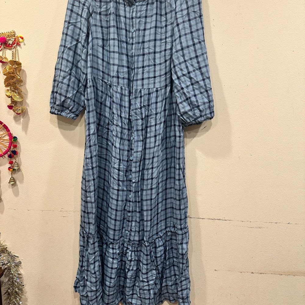 Women’s maternity dress size XS brand Isabel maternity blue .front 4 open button